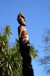 statue maori